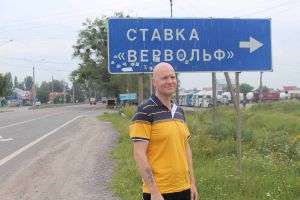 Нагородили іноземця, який встановив долю безвісти зниклого борця з нацизмом